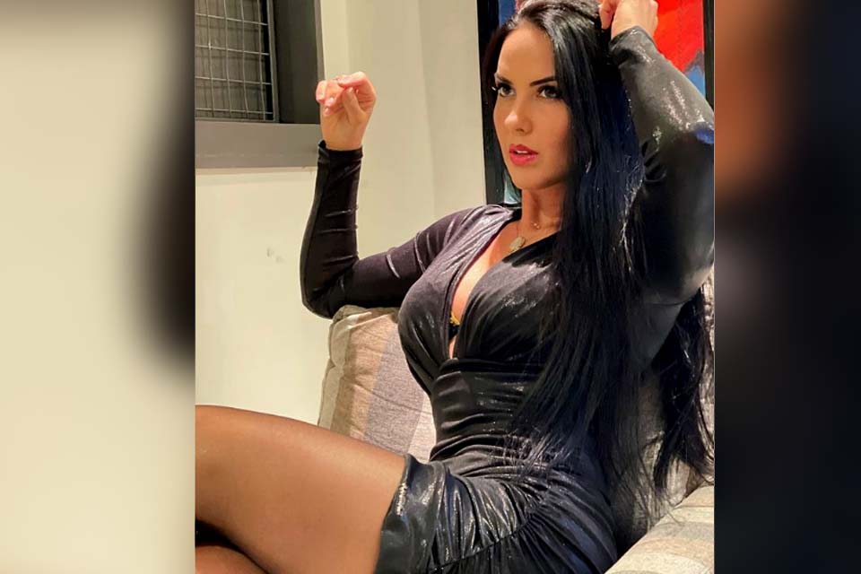 Graciele Lacerda esbanja beleza com look decotado e declara: 'Saindo para namorar'