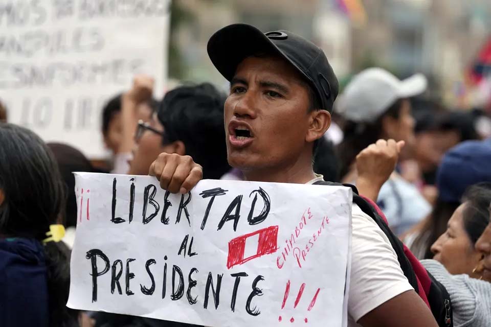 Quase 20 pessoas morrem em dia mais letal de protestos no Peru 