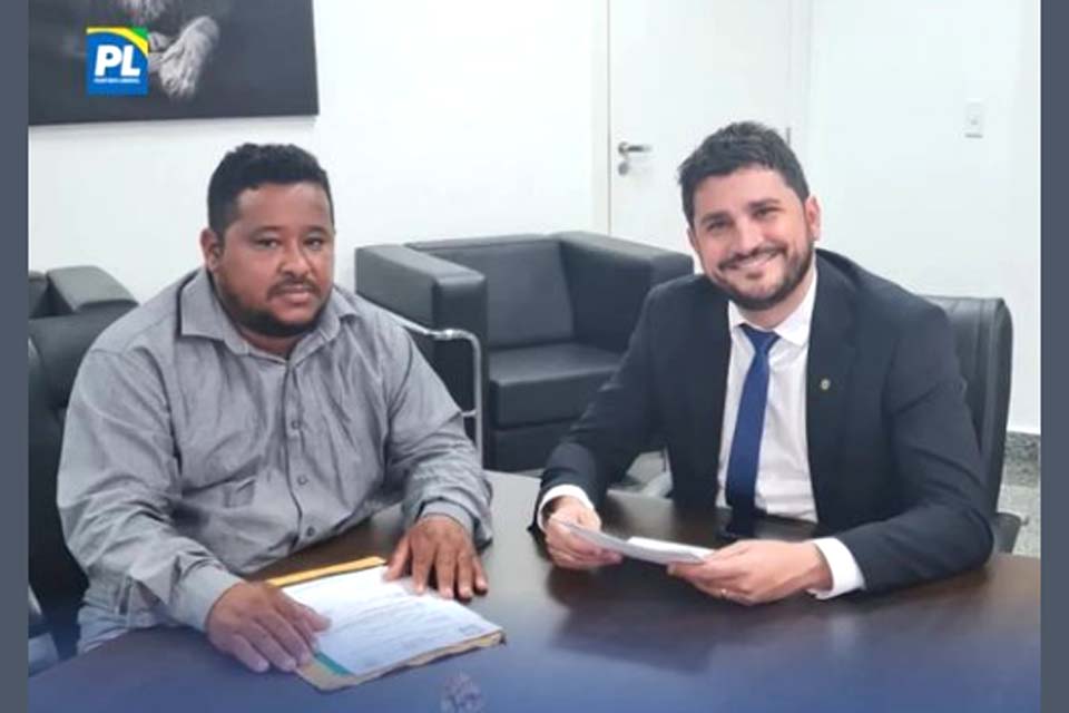 Deputado Estadual Jean Mendonça se reúne com liderança do município de Primavera de Rondônia