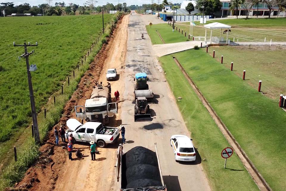 DER finaliza tapa-buracos e inicia limpeza lateral para execução de recapeamento em 60 quilômetros da RO-460