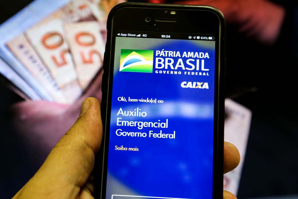 Auxílio Emergencial: nascidos em abril podem sacar 3ª parcela