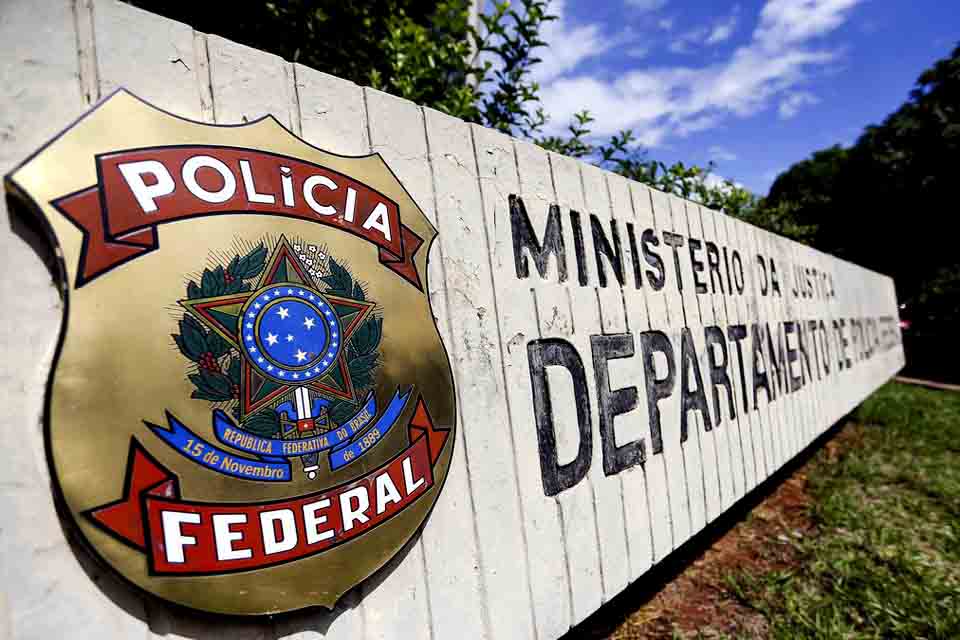 Operação da PF investiga tráfico de drogas em aviões da FAB