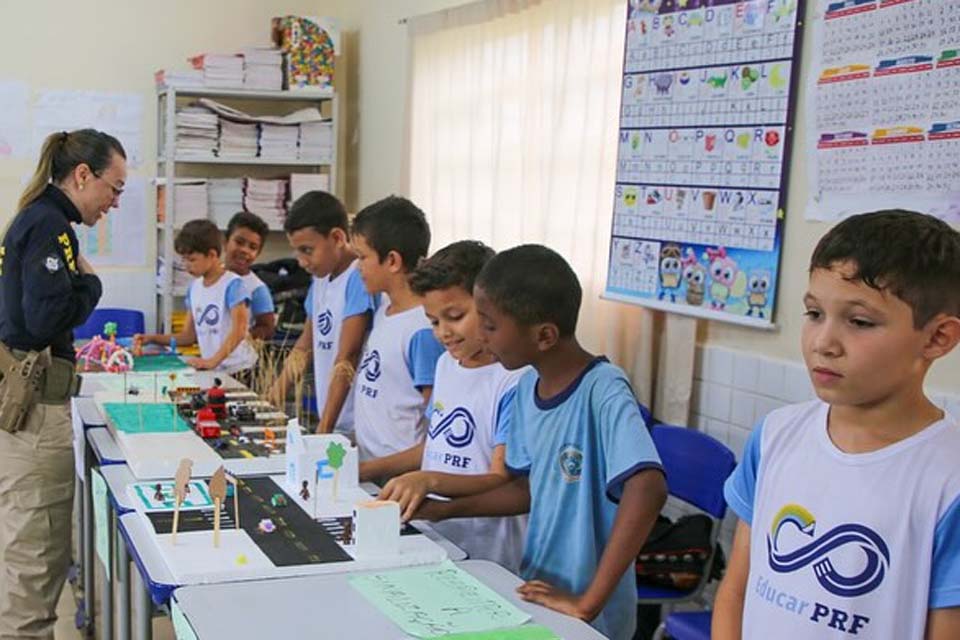 Alunos da Escola Luiz Eduardo Rover participaram do encerramento da 2ª Edição do Projeto Educar PRF