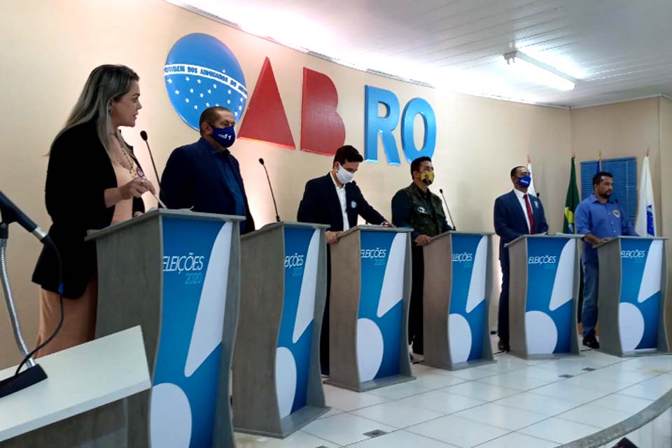 Candidatos a prefeitos estiveram frente a frente em debate no auditório da OAB