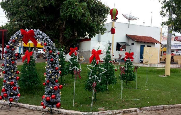 Rolim de Moura  inicia montagem da decoração do 'Natal de Luz'