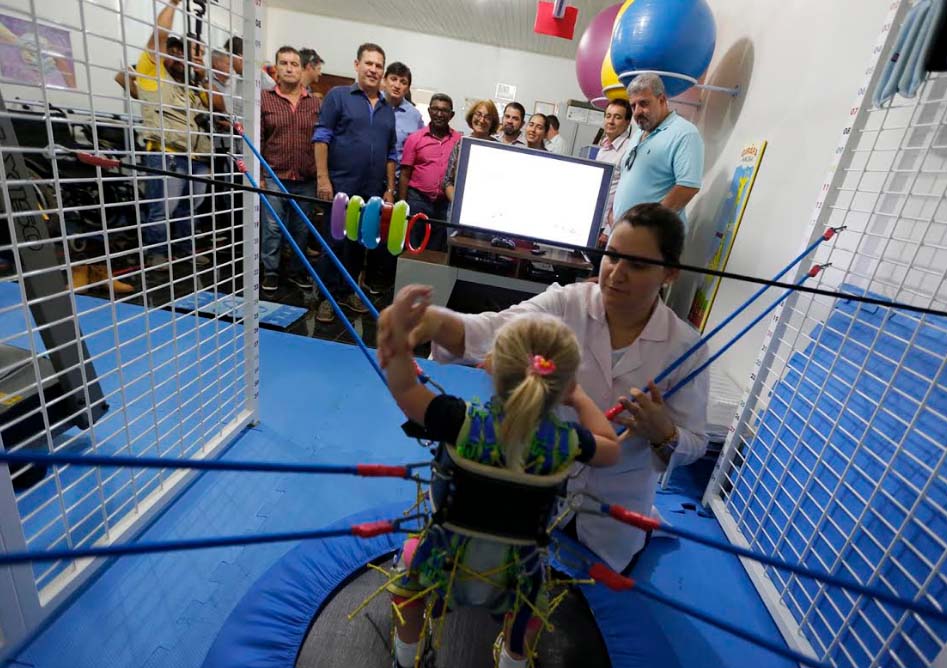 Maurão conhece estrutura do método Pediasuit, na APAE de Espigão do Oeste