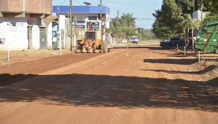 Equipes preparam ruas para obras de asfalto no Cristo Rei