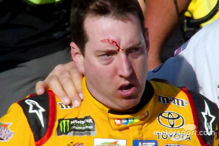 Pilotos da NASCAR brigam após prova de Las Vegas