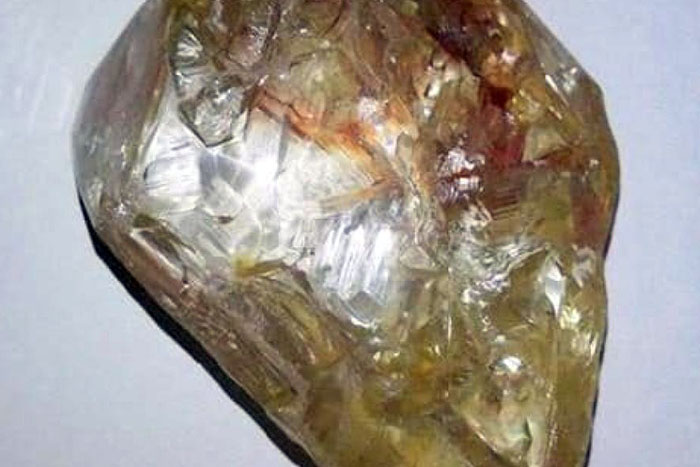 Diamante gigantesco de 706 quilates é encontrado na Serra Leoa