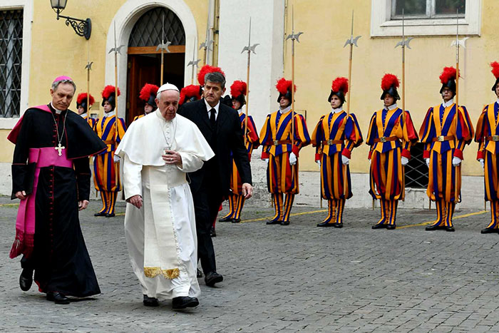 Guarda vaticana admite chance de atentado terrorista em Roma