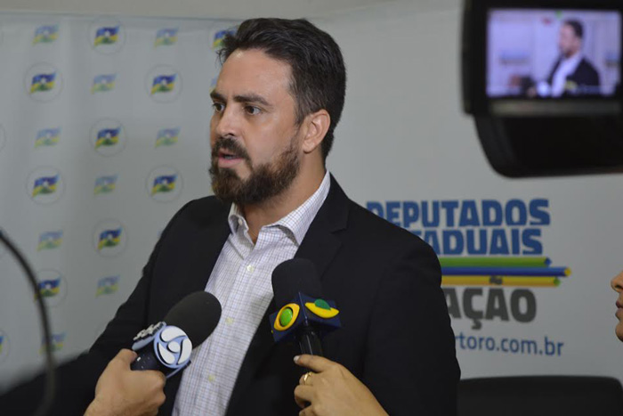 Aprovado Projeto de Lei sobre Gestão Democrática de autoria do Deputado Léo Moraes