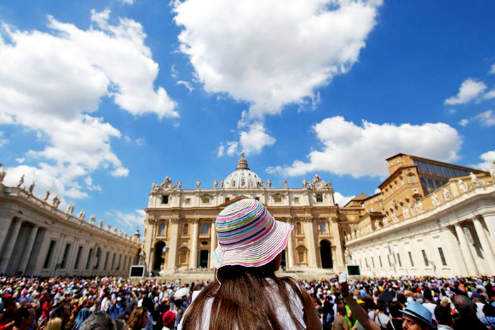 China multa agências de turismo por venderem viagens ao Vaticano