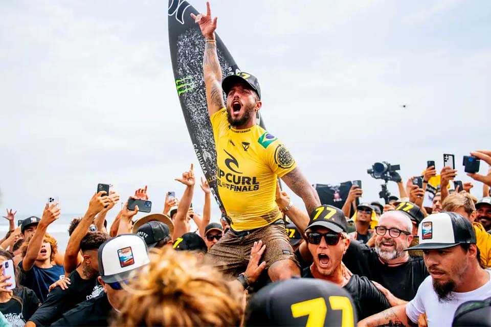 Filipe Toledo anuncia pausa temporária no Circuito Mundial de Surfe