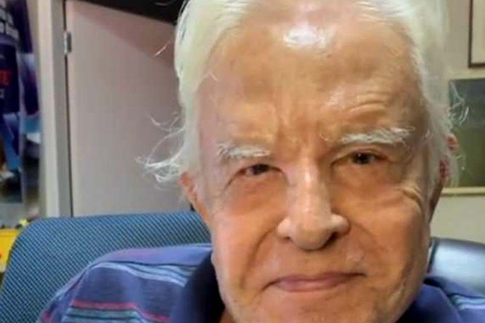 “Corro perigo na minha idade, não vou receber ninguém”, diz Cid Moreira aos 92 anos