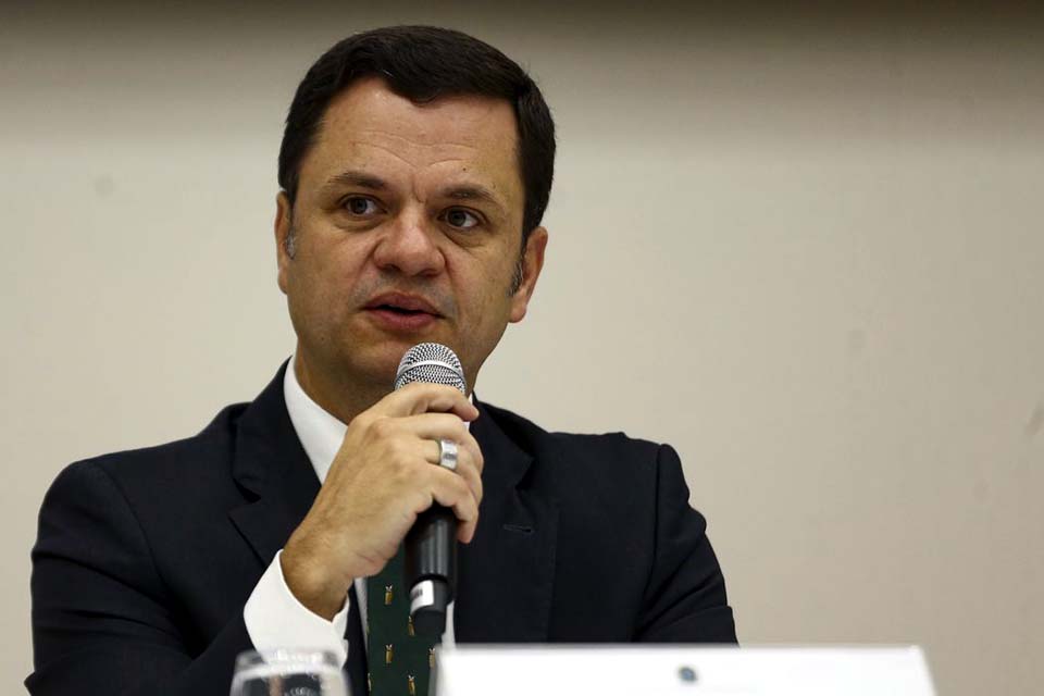 Ministro da Justiça determina reforço de efetivo para liberar rodovias