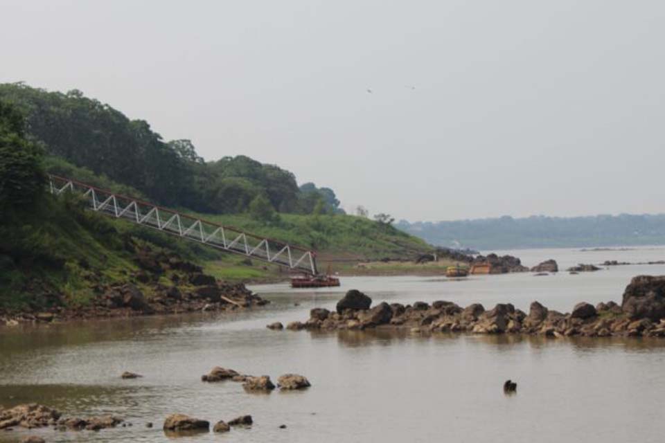 Porto de Porto Velho paralisa temporariamente operações devido ao baixo nível do Rio Madeira