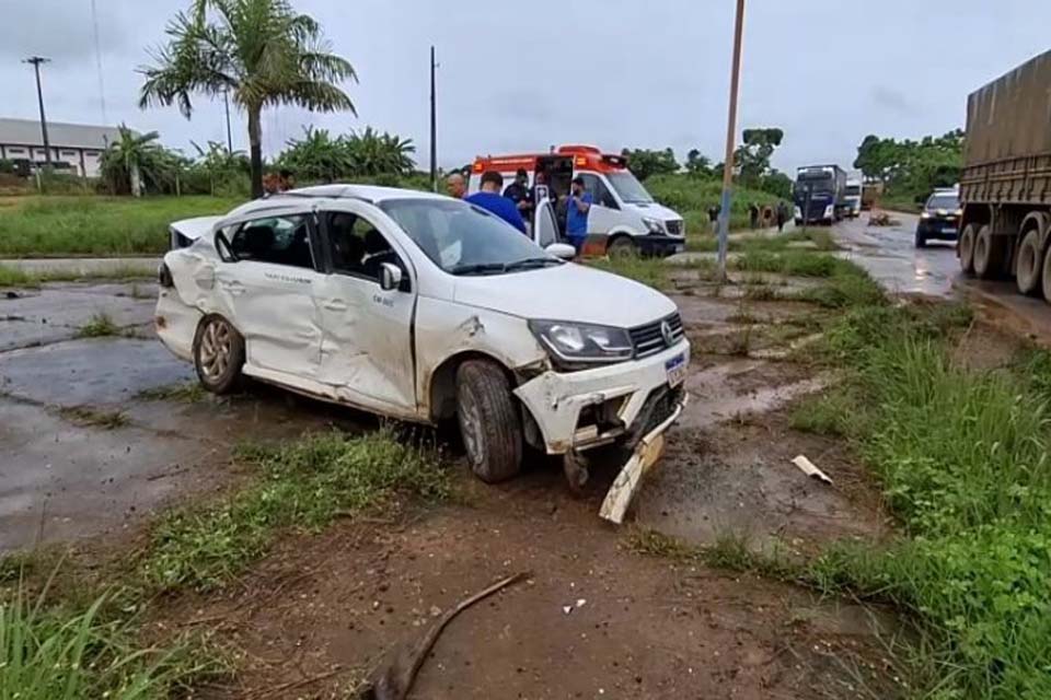 Mulher morre e três ficam feridos após acidente na BR 364