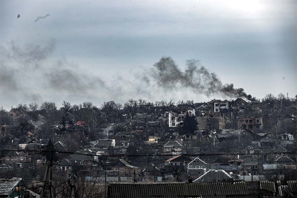 Rússia diz estar a um passo de conquistar Bakhmut, palco da batalha mais sangrenta da guerra