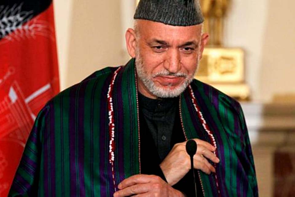 Talibã se reúne com ex-presidente afegão Karzai para transição pacífica