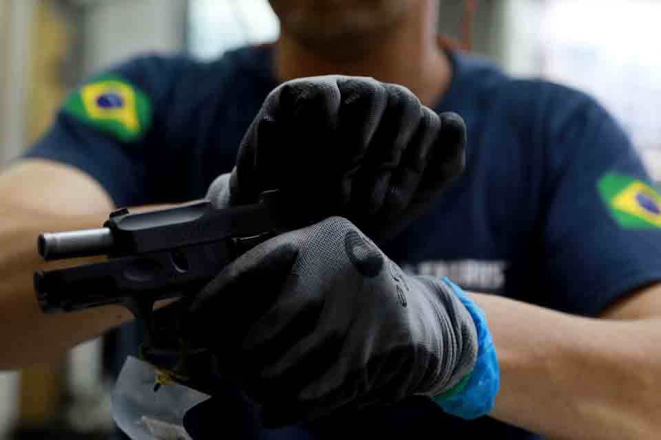 Senado adia votação de projeto que flexibiliza uso de armas de fogo