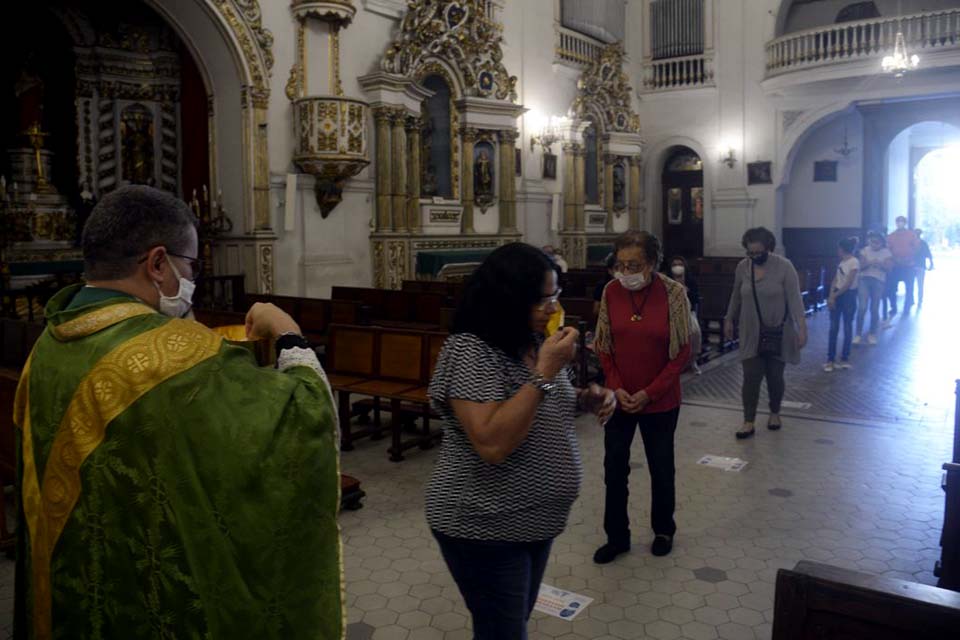 Destinos religiosos de SP devem ter movimento reduzido no feriado