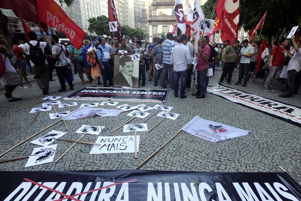 Historiadores explicam disputa de narrativas sobre ditadura militar