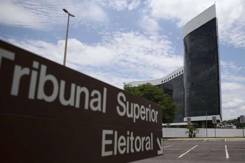 Checadores do Tribunal Superior Eleitoral vão identificar fake news enviadas por eleitores