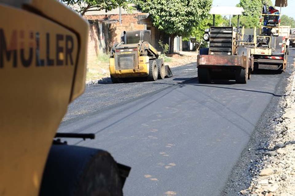 Prefeitura  de Ji-Paraná começa asfaltamento de ruas no bairro JK