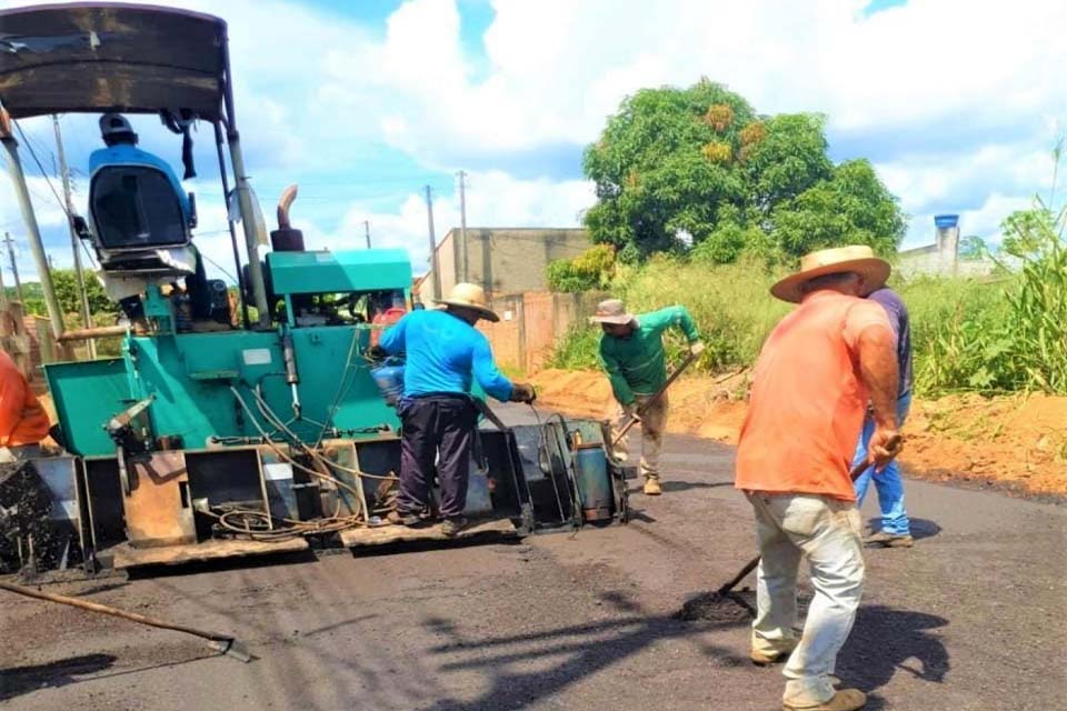 Rua Alfazema do bairro Bela Vista recebe pavimentação asfáltica