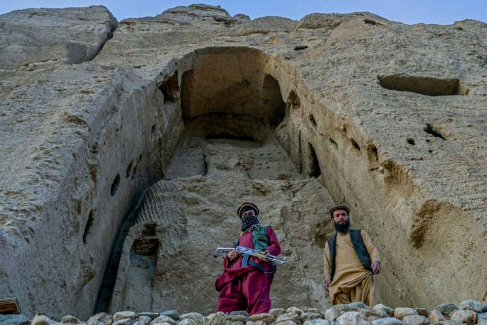 Em Bamiyan, Talibã troca estátua de líder hazara por réplica do Corão