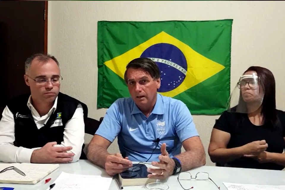 Bolsonaro diz que vai decidir pessoalmente sobre adoção do 5G no país