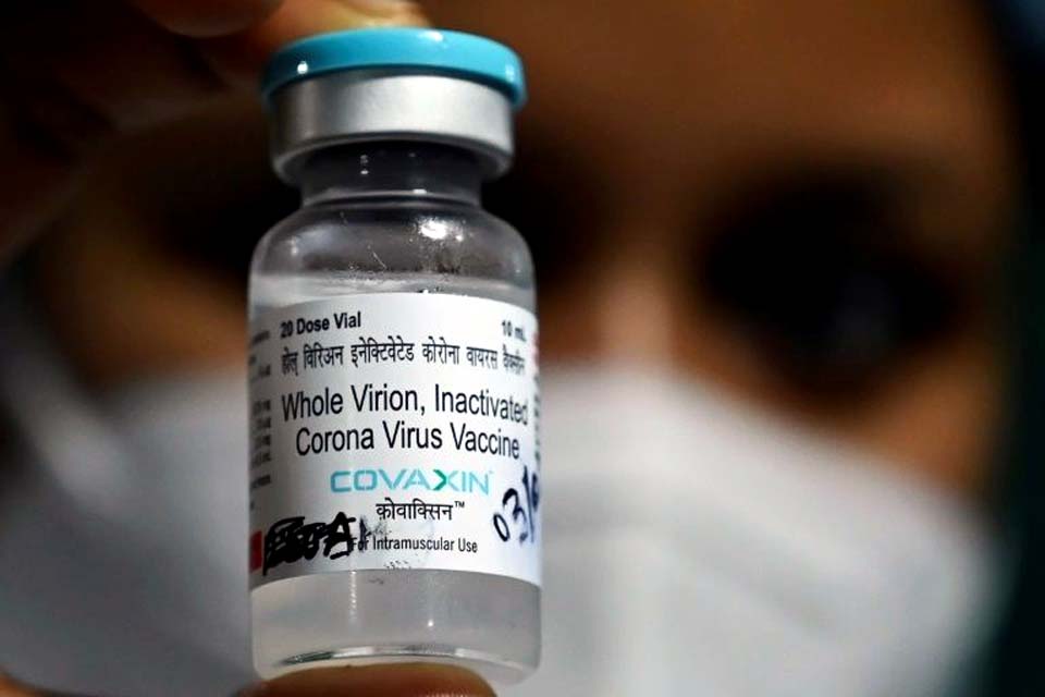 Anvisa e laboratório avaliam hoje uso emergencial da Covaxin