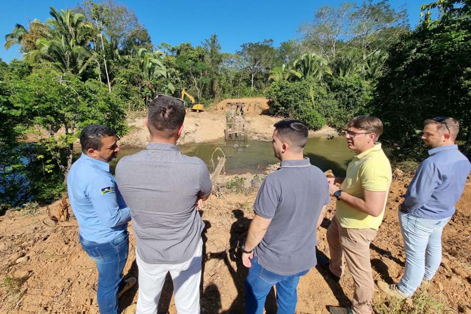 Prefeitura inicia construção de uma nova ponte sobre o Rio São Domingos na Linha 628