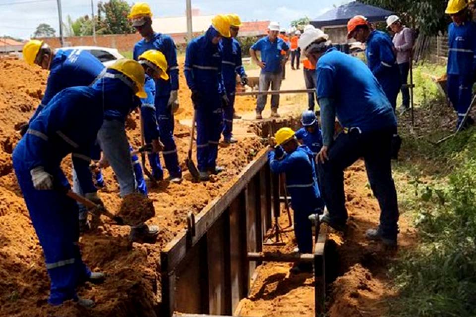 Obra de esgotamento sanitário já instalou 43 quilômetros de rede de tubulação no município