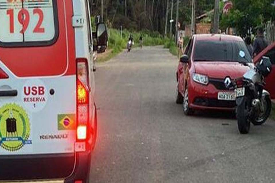 Motociclista fica ferido em colisão com carro na zona leste