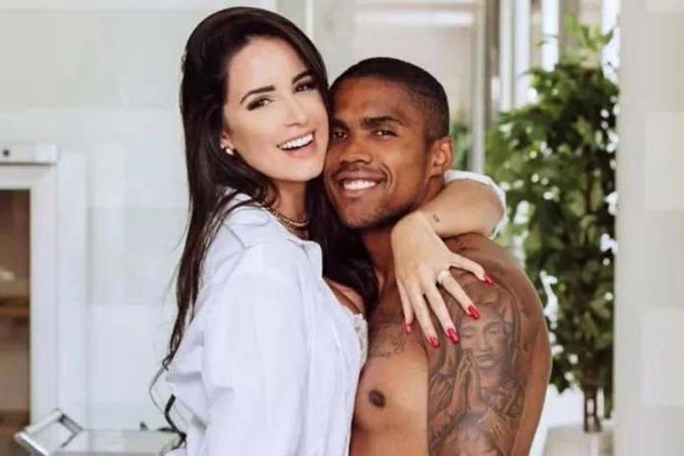 Esposa de Douglas Costa desabafa sobre festa de casamento cancelada