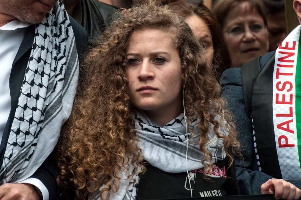 Ahed Tamimi, ativista palestina, é presa por “incitação ao terrorismo”