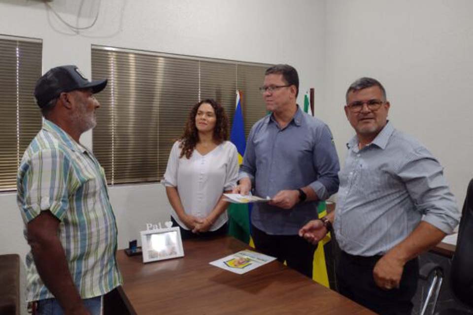 Governador Marcos Eocha entrega títulos definitivos do Programa “Papel Passado” para moradores de Jardinópolis