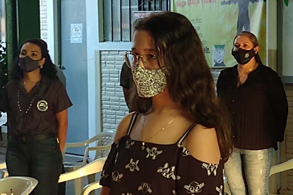 Estudante do 1° ano do ensino médio de Rondônia, Hilda Carolina de 15 anos, leu mais de 60 livros durante a pandemia