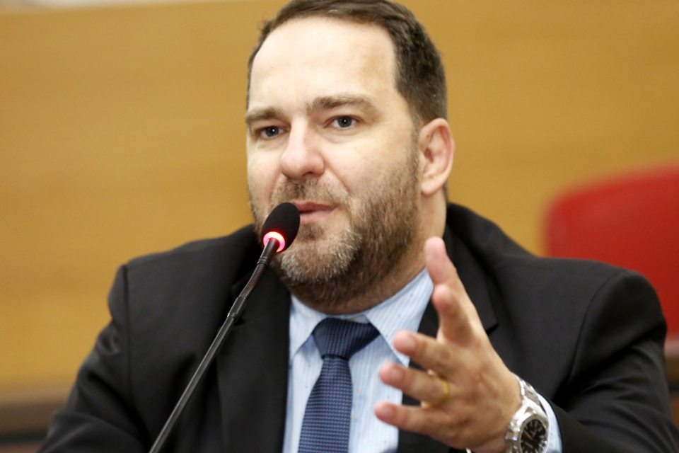 Deputado Alex Redano cobra urgência do Procon na fiscalização de preços abusivos no comércio