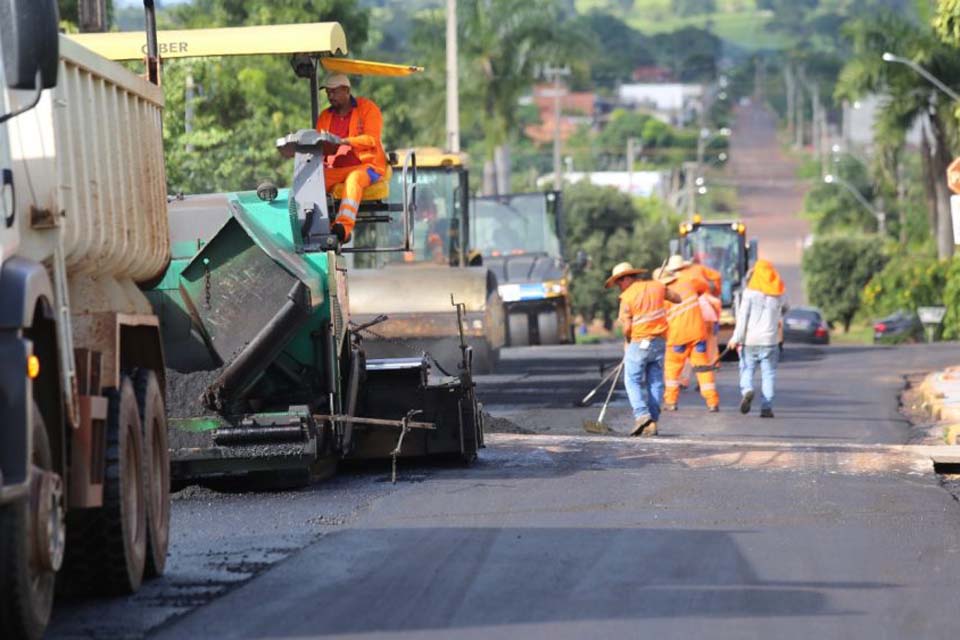 População é beneficiada com sete quilômetros de recapeamento asfáltico do Projeto “Tchau Poeira”