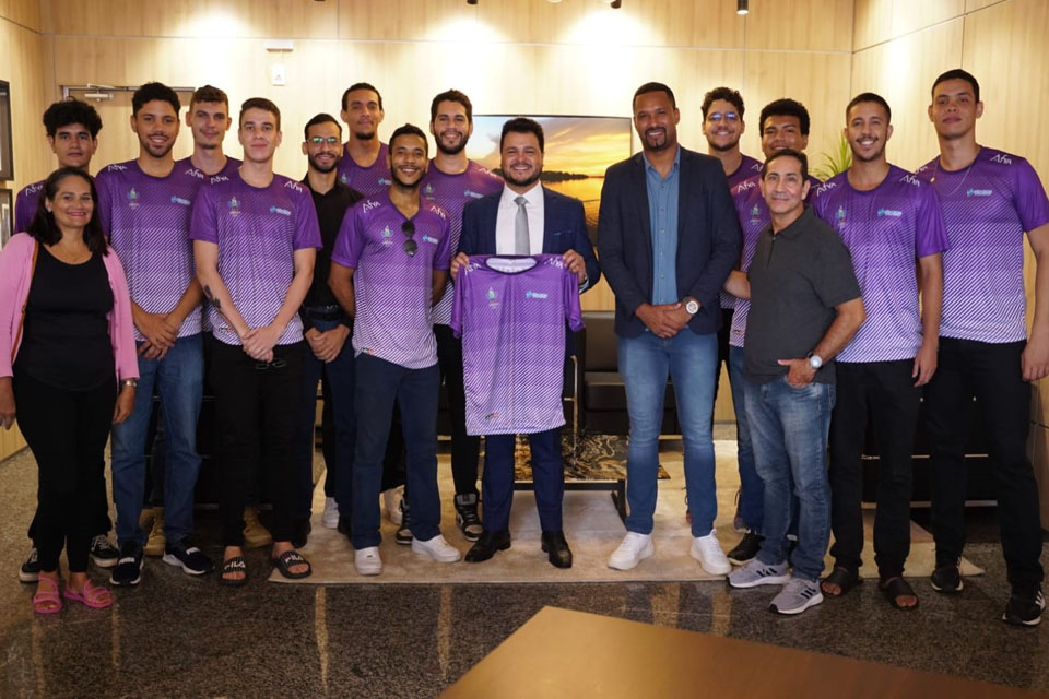 Deputado Marcelo Cruz garante apoio a equipe de basquete de Rondônia para participação no JUBs