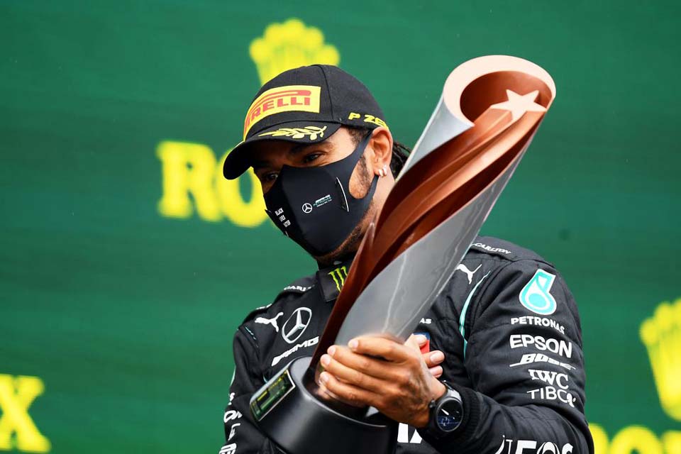 Lewis Hamilton vence na Turquia e se torna heptacampeão mundial