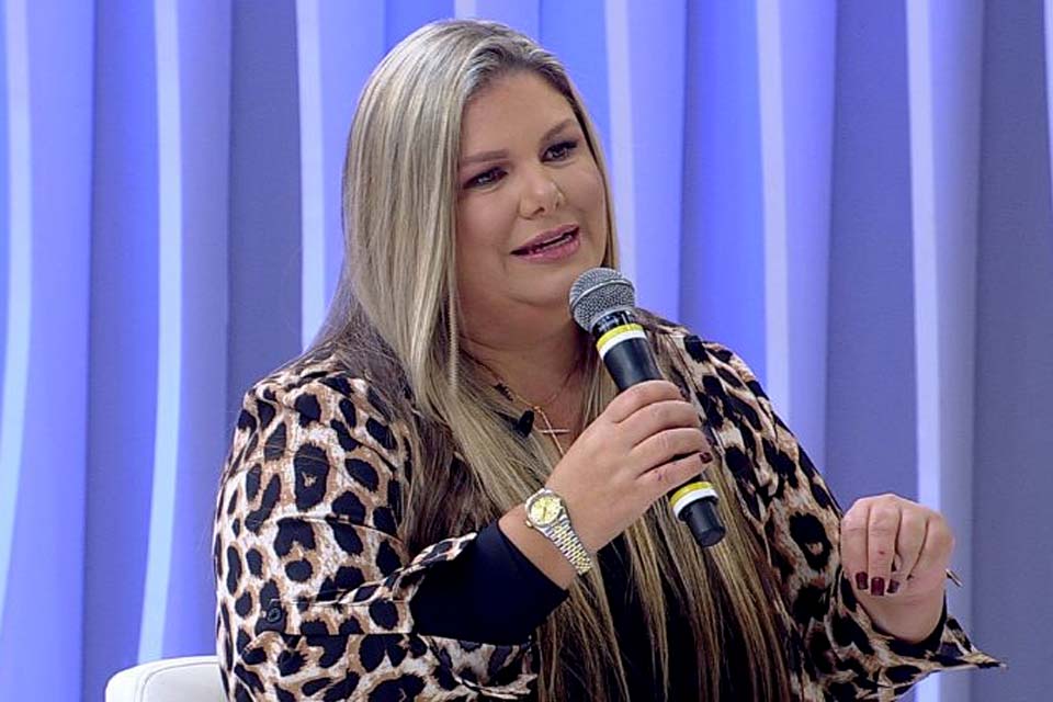 Vivi Brunieri revela que está há três anos sem beijar e transar