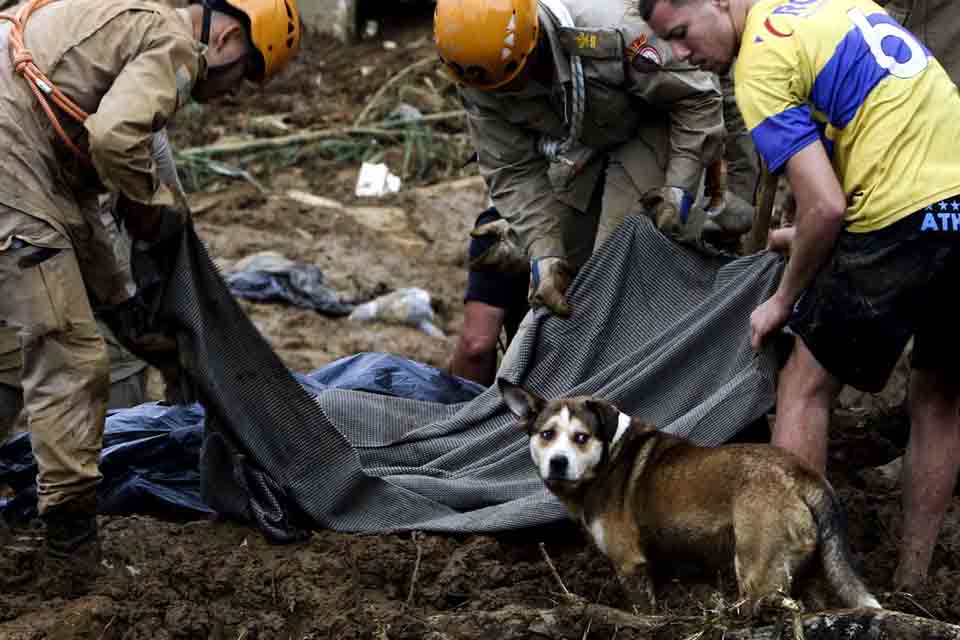 Chuva em Petrópolis já deixou mais de 100 mortos e número pode aumentar