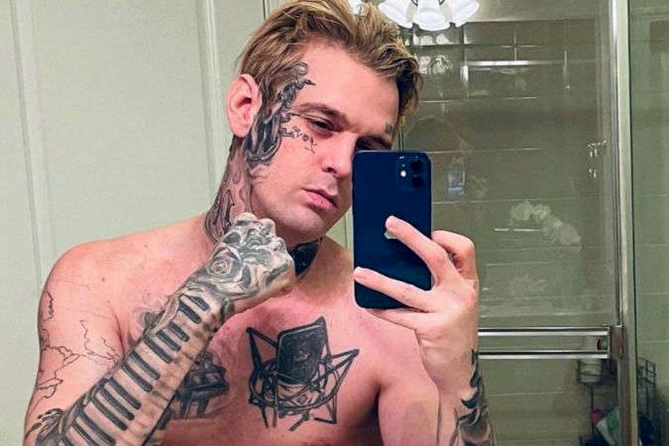 Aaron Carter se separa da esposa após oito dias dela dar à luz