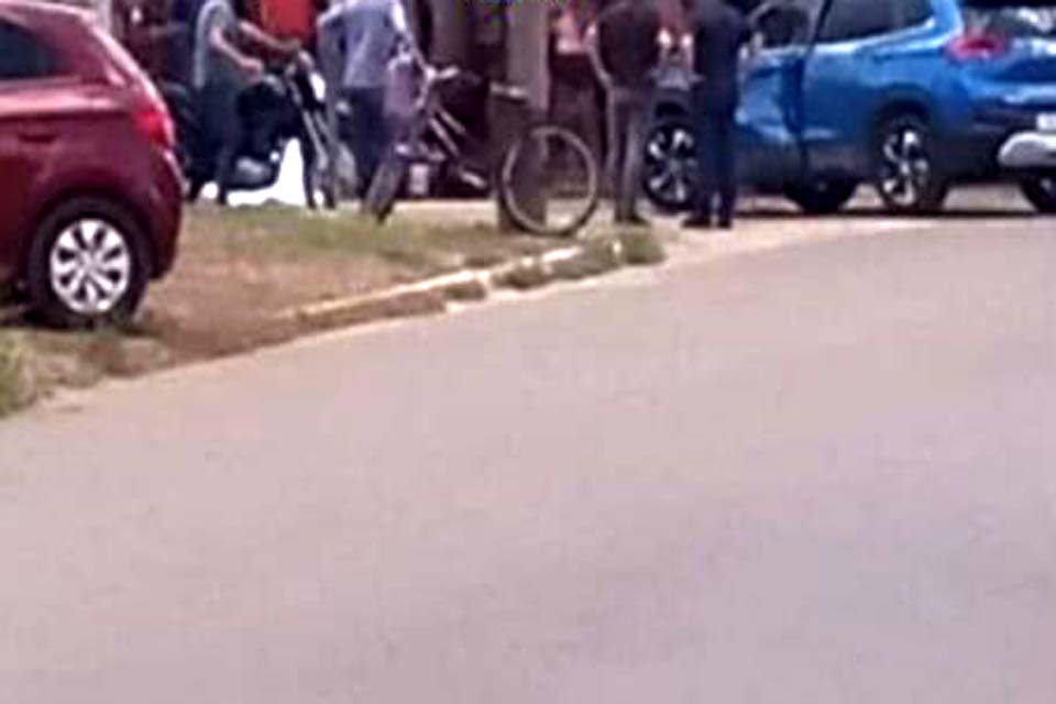 Jovem de 24 anos morre ao colidir motocicleta com carro