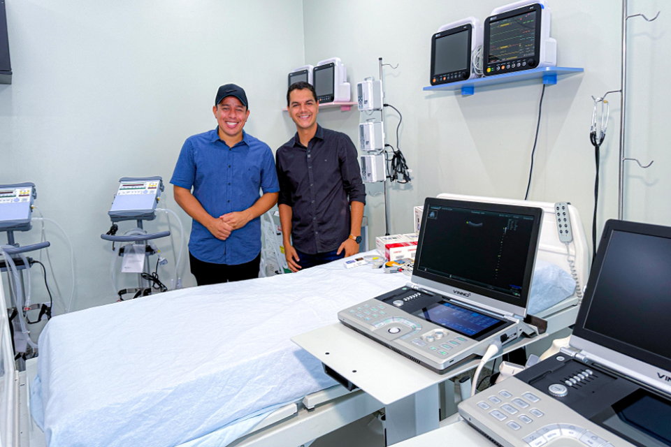 Deputado Cássio Gois entrega equipamentos para o Materno Infantil de Cacoal