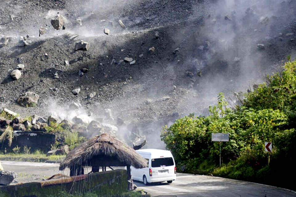 Terremoto de 7 graus de magnitude provoca pânico e mortes no norte das Filipinas