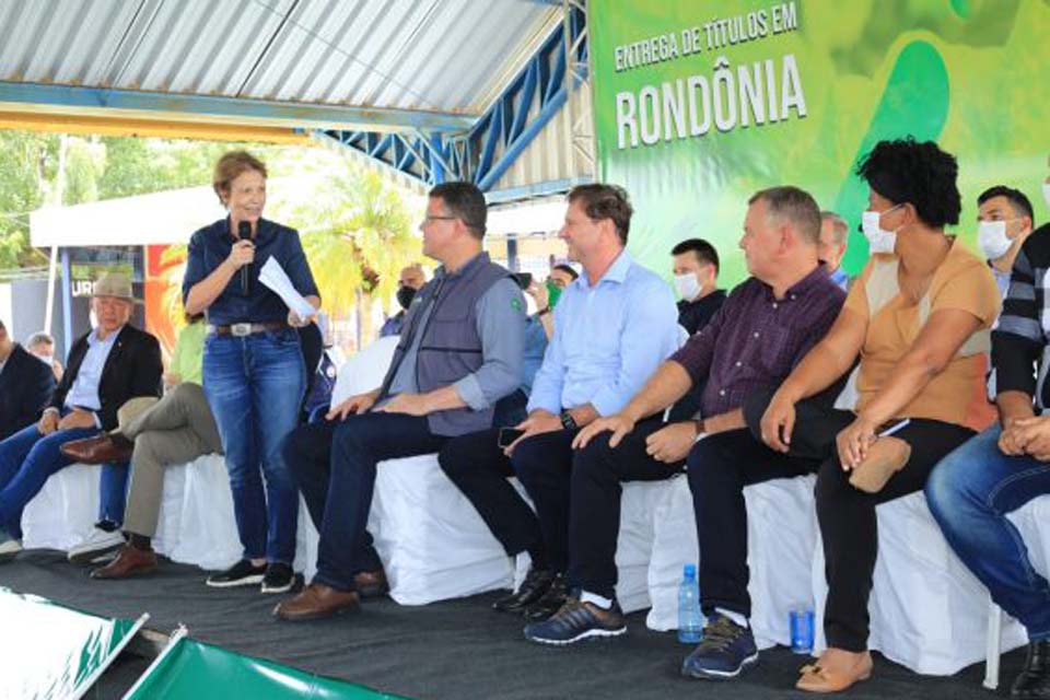 Durante entrega de títulos de propriedades rurais, Marcos Rocha destaca a importância da parceria entre Estado e Incra